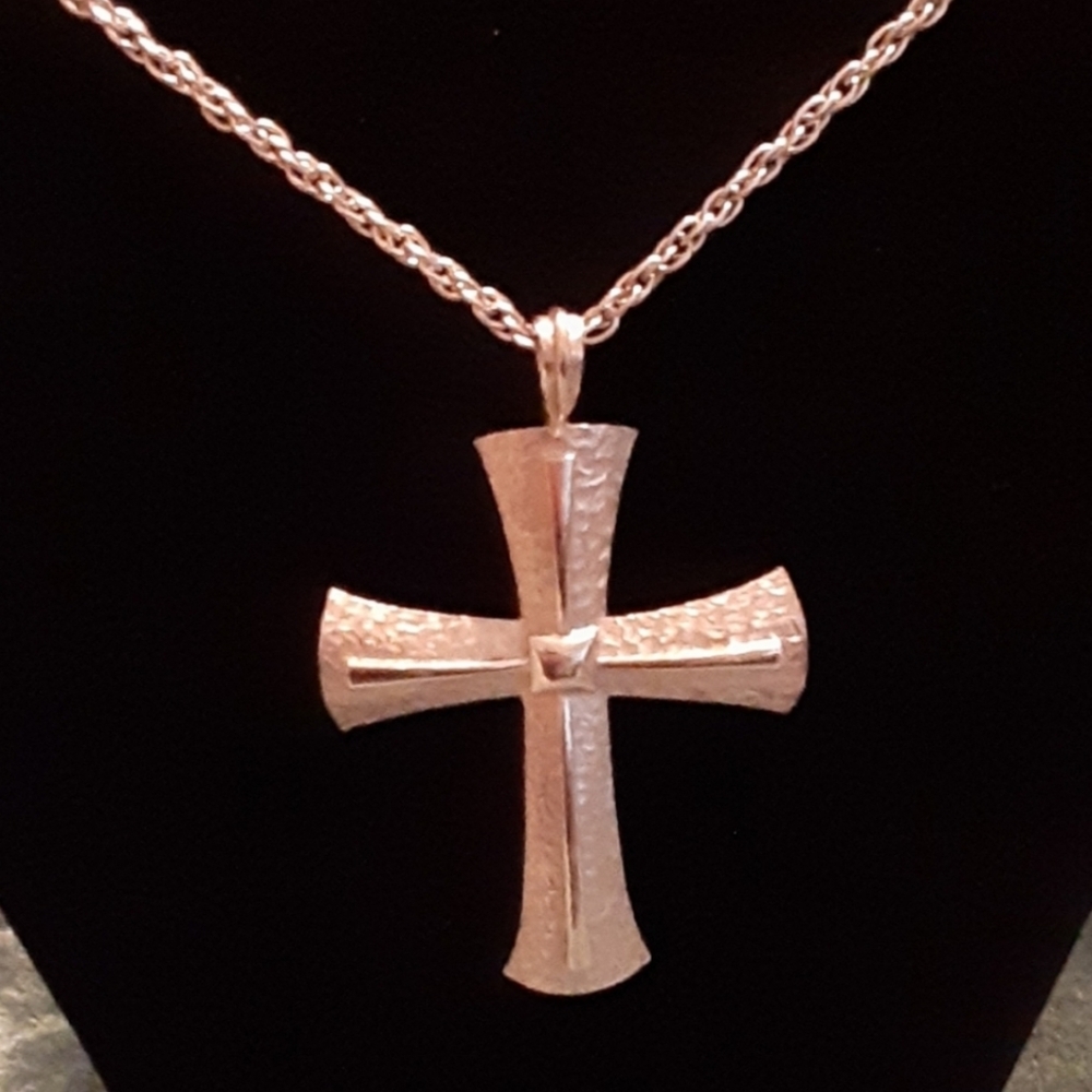 Vintage 1970s Silver Tone Cross Pendant & Necklace